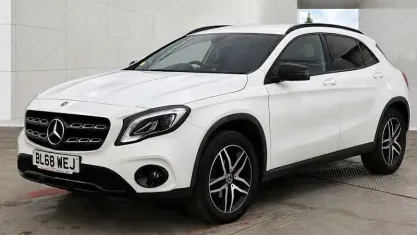 Usado Mercedes GLA180 Urban 122 HP (89 kW) 2020 SUV