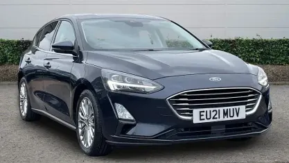 Usado Ford Focus Titanium X 125 CV (91 kW) 2021 Azul Utilitario