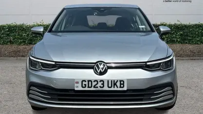Used VW Golf VIII Life 150 HP (110 kW) 2023 Silver Hatchback
