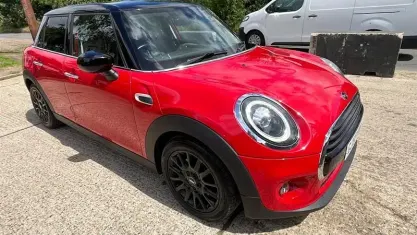 Used Mini Cooper Classic 136 HP (100 kW) 2019 Red Hatchback