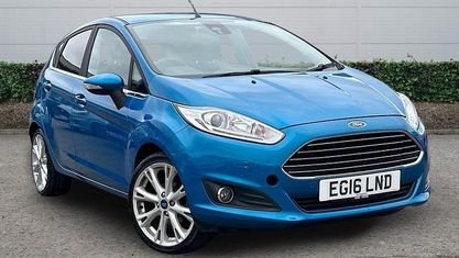 Begagnad Ford Fiesta Titanium 101 HK (74 kW) 2016 Blå Halvkombi