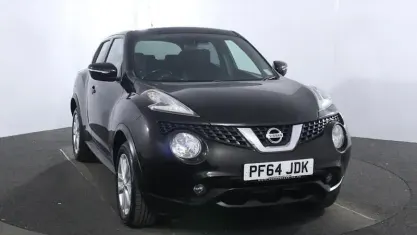 Usado Nissan Juke Acenta Premium 110 HP (80 kW) 2015 Preto SUV