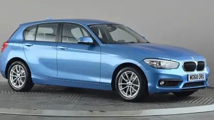 Begagnad BMW 118 136 HK (100 kW) 2019 Blå Halvkombi