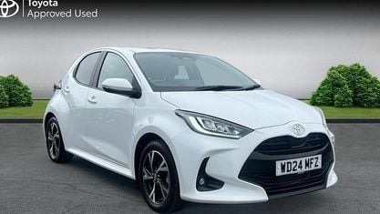 Begagnad Toyota Yaris Hybrid Design 116 HK (85 kW) 2026 Halvkombi
