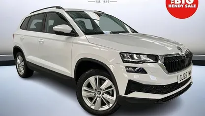 Moon white metallic Used 2025 Skoda Karoq SE SUV | £23,499 (Fair price)