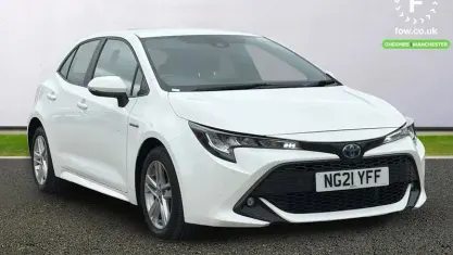 Used Toyota Corolla 122 HP (89 kW) 2021 White Hatchback