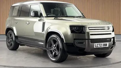 Used Land Rover Defender SE Dynamic 300 HP (220 kW) 2022 Pangea green SUV