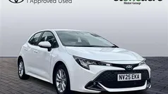 White New 2025 Toyota Corolla Hatchback | £22,995 (Fair price)