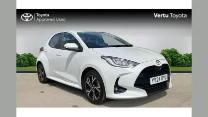 Used Toyota Yaris Design 116 HP (85 kW) 2024 White Hatchback