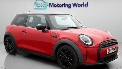 Begagnad Mini Cooper Exclusive 136 HK (100 kW) 2022 Röd Halvkombi