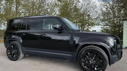 Used 2024 Land Rover Defender HSE Estate | £53,999 (Super price)