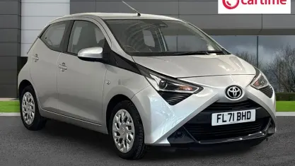 Used Toyota Aygo X-play 72 HP (52 kW) 2021 Silver Hatchback