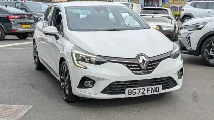 Used Renault Clio SE 90 HP (66 kW) 2022 White Hatchback