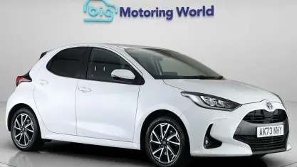 Usado Toyota Yaris Hybrid Design 116 HP (85 kW) 2026 Citadino