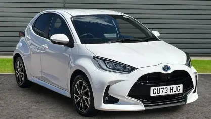 Used Toyota Yaris Design 116 HP (85 kW) 2023 White Hatchback