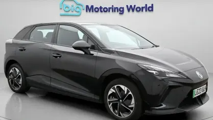 Begagnad MG MG4 EV SE 319 kW (435 HK) 2023 Halvkombi