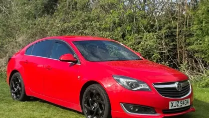 Used Vauxhall Insignia SRi 136 HP (100 kW) 2015 Red Hatchback