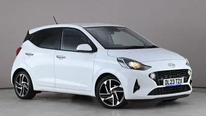 Usado Hyundai i10 Premium 67 CV (49 kW) 2023 Blanco Utilitario