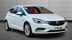Summit white Used 2019 Vauxhall Astra Elite Hatchback | £7,895 (Good price)