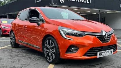 Used Renault Clio Techno 145 HP (106 kW) 2023 Renault id  orange valencia  Hatchback