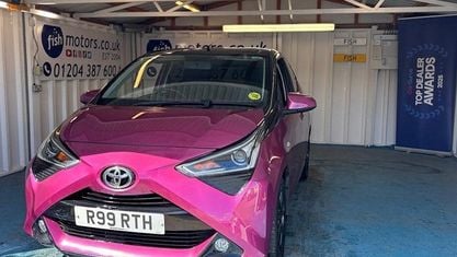 Używany Toyota Aygo X-cite 72 KM (52 kW) 2019 Purpurowy Hatchback