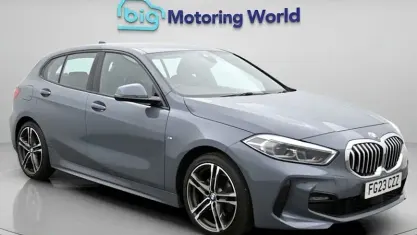 Usado BMW 118 M Sport 136 HP (100 kW) 2023 Cinzento Citadino