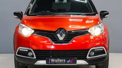 Used Renault Captur Signature 90 HP (66 kW) 2016 Red/black SUV
