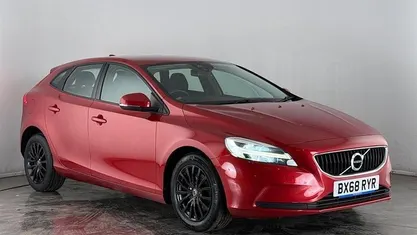 Used Volvo V40 Momentum 122 HP (89 kW) 2018 Hatchback