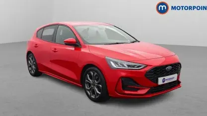 Used Ford Focus ST-Line 125 HP (91 kW) 2023 Red Hatchback