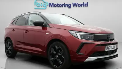 Używany Vauxhall Grandland X Ultimate 131 KM (96 kW) 2024 Czerwony SUV