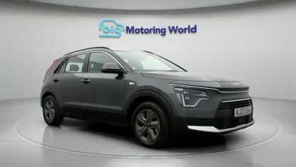 Gebraucht Kia Niro 141 PS (103 kW) 2023 Grau SUV