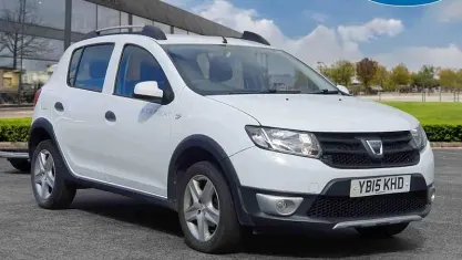 Usado Dacia Sandero Ambiance 90 HP (66 kW) 2015 Branco Citadino