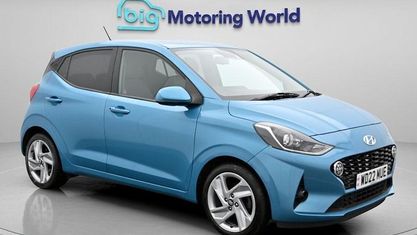 Gebraucht Hyundai i10 Premium 84 PS (61 kW) 2022 Türkis Kleinwagen