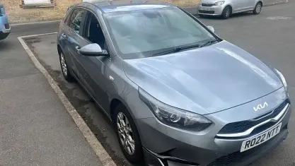 Używany Kia Ceed 120 KM (88 kW) 2021 Srebrny Hatchback