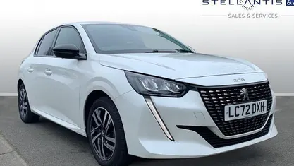 Used Peugeot 208 Allure+ 102 HP (75 kW) 2022 White Hatchback