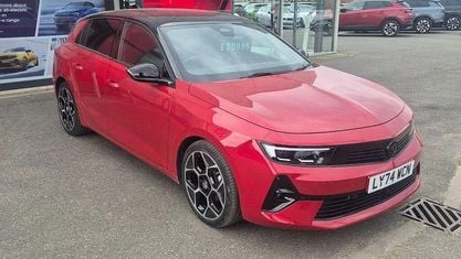Usado Vauxhall Astra Ultimate 131 HP (96 kW) 2025 Vermelho Citadino