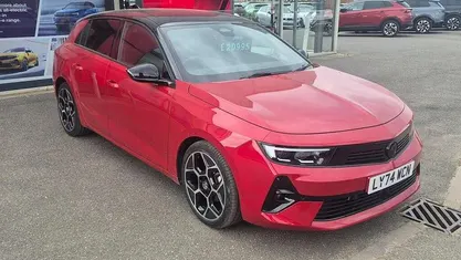 Second-hand Vauxhall Astra Ultimate 131 CP (96 kW) 2025 Roșu Hatchback