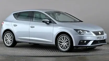Usado Seat Leon SE Dynamic 116 CV (85 kW) 2020 Plateado Utilitario