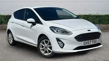 Used Ford Fiesta Zetec 101 HP (74 kW) 2017 White Hatchback