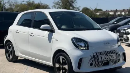 Used Smart ForFour Electric Drive Passion 60 kW (82 HP) 2020 White Hatchback