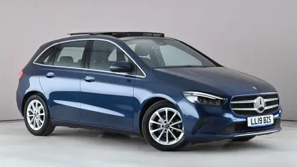 Usado Mercedes B180 Premium Plus 136 HP (100 kW) 2019 Azul Monovolume