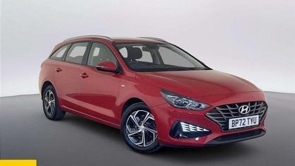 Gebraucht Hyundai i30 SE 120 PS (88 kW) 2023 Rot Kombi