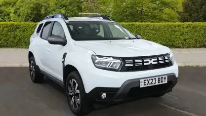 Begagnad Dacia Duster Journey 150 HK (110 kW) 2023 Vit SUV