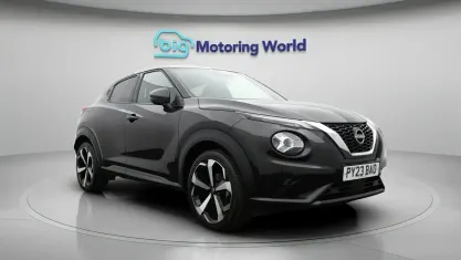 Käytetty Nissan Juke S 114 HP (83 kW) 2023 Musta Katumaasturi
