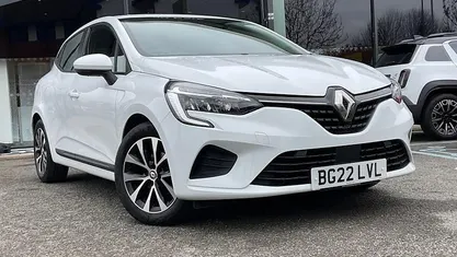 Used Renault Clio V Iconic 90 HP (66 kW) 2022 Hatchback
