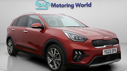 Używany Kia Niro 141 KM (103 kW) 2022 Czerwony SUV