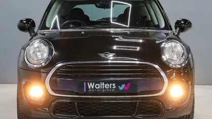 Usado Mini Cooper Hatch 136 CV (100 kW) 2017 Negro Utilitario