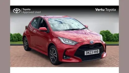 Used Toyota Yaris Design 116 HP (85 kW) 2023 Red Hatchback