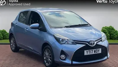 Used Toyota Yaris 99 HP (72 kW) 2016 Blue Hatchback