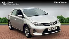 Silver Used 2015 Toyota Auris Hatchback | £9,299 (Fair price)